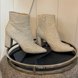 Betsy Johnson Bridal White Beaded Boots! Size 7! Be Bachelorette party ready!